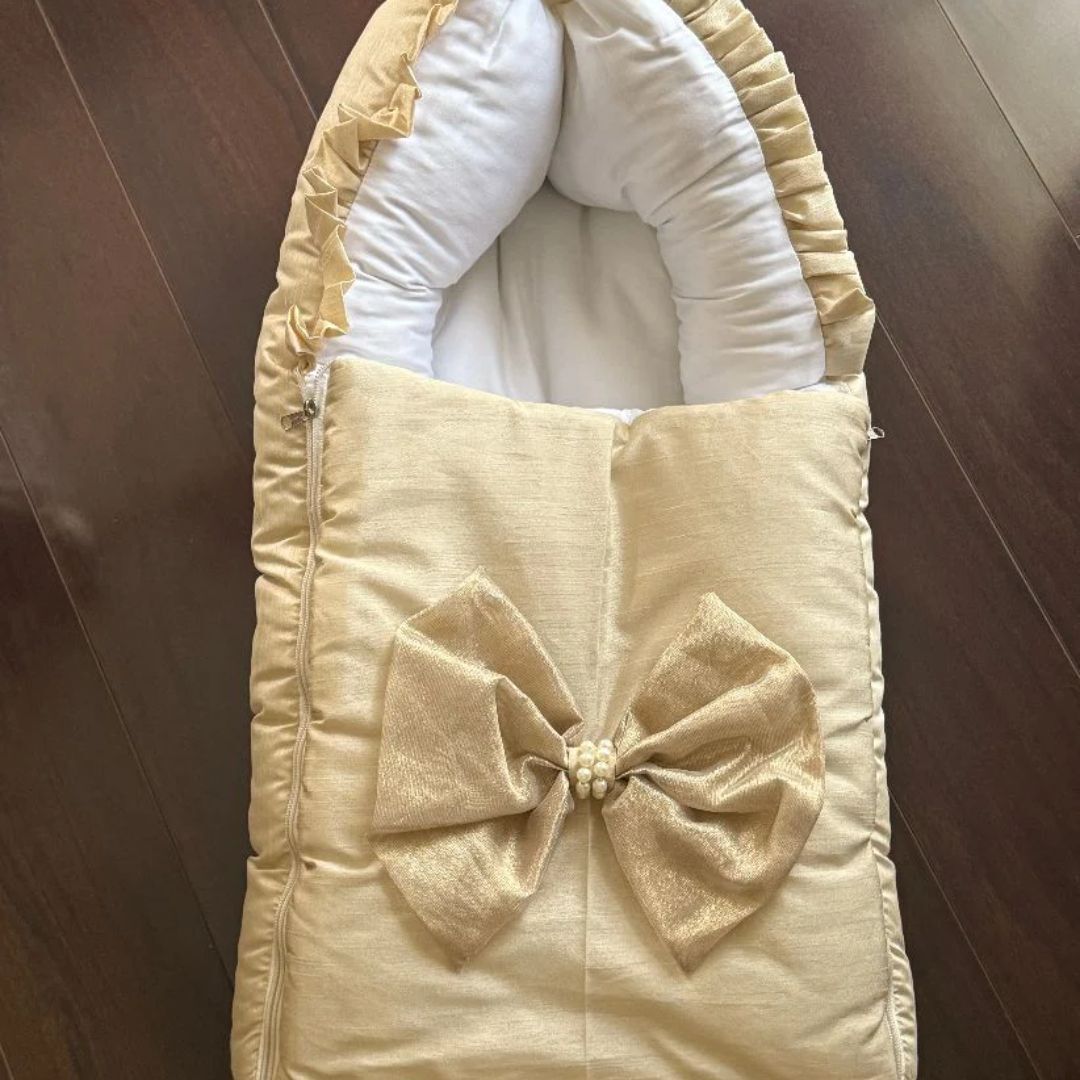 Golden Pearl Bow Carry Nest